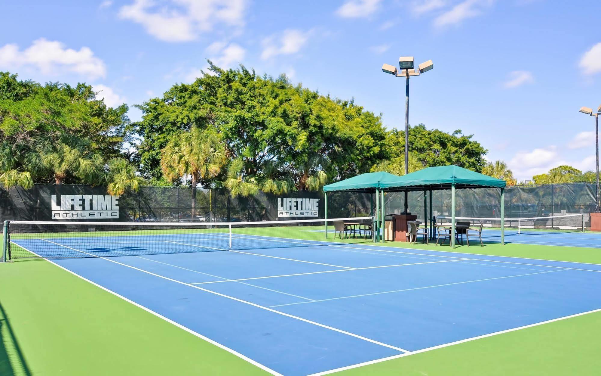 Hampton Inn Boca Raton Exteriör bild